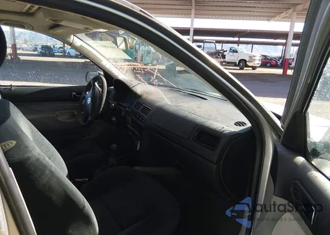 2000 Volkswagen Jetta Gls z USA, uszkodzony, nr VIN 3VWSA29M2YM046166